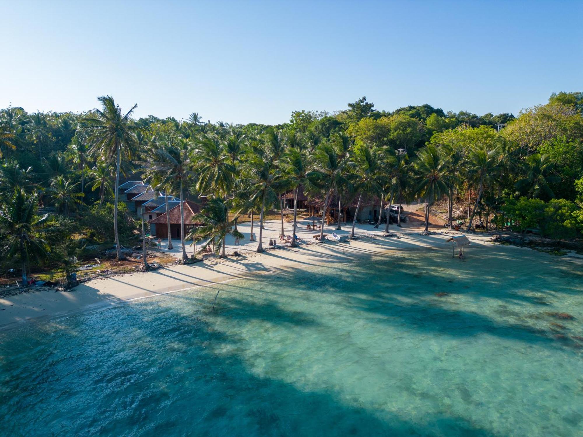 Eco Casa Hotel Karimunjawa Exterior photo
